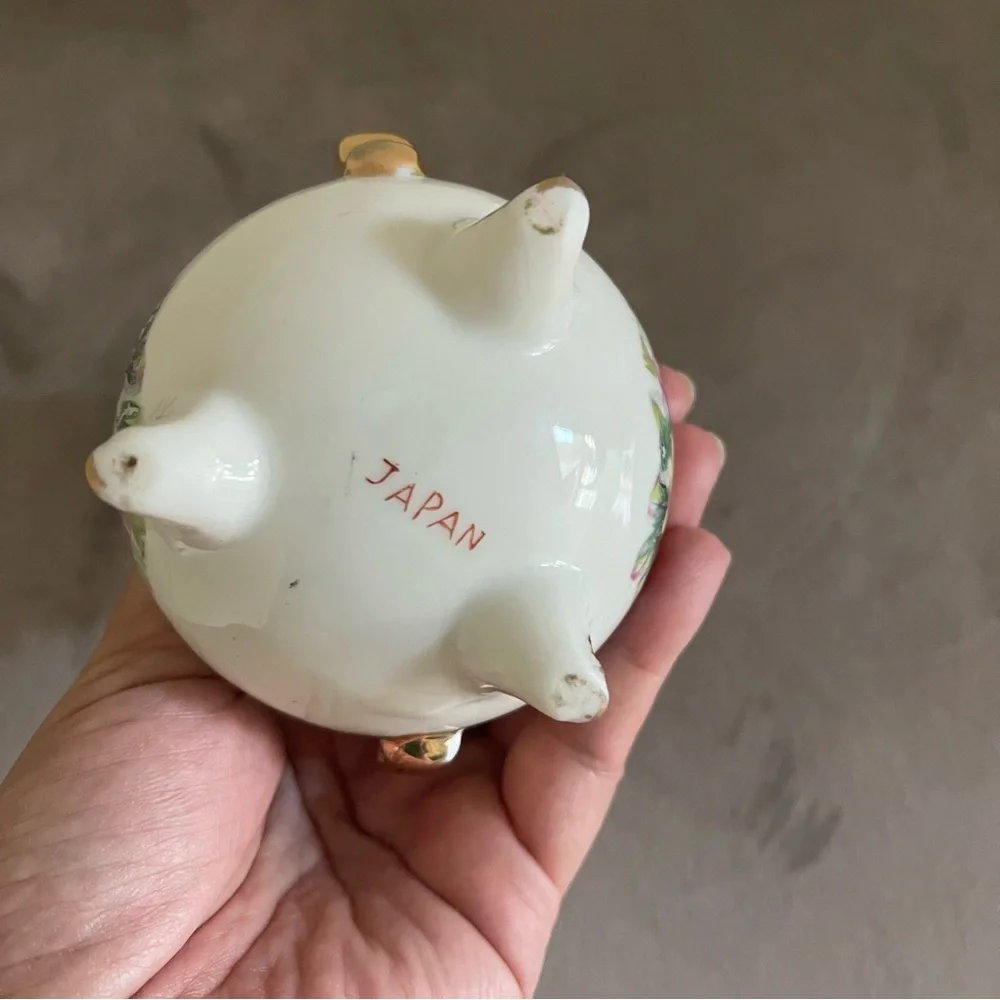 Vintage Japan porcelain kerosene table lamp